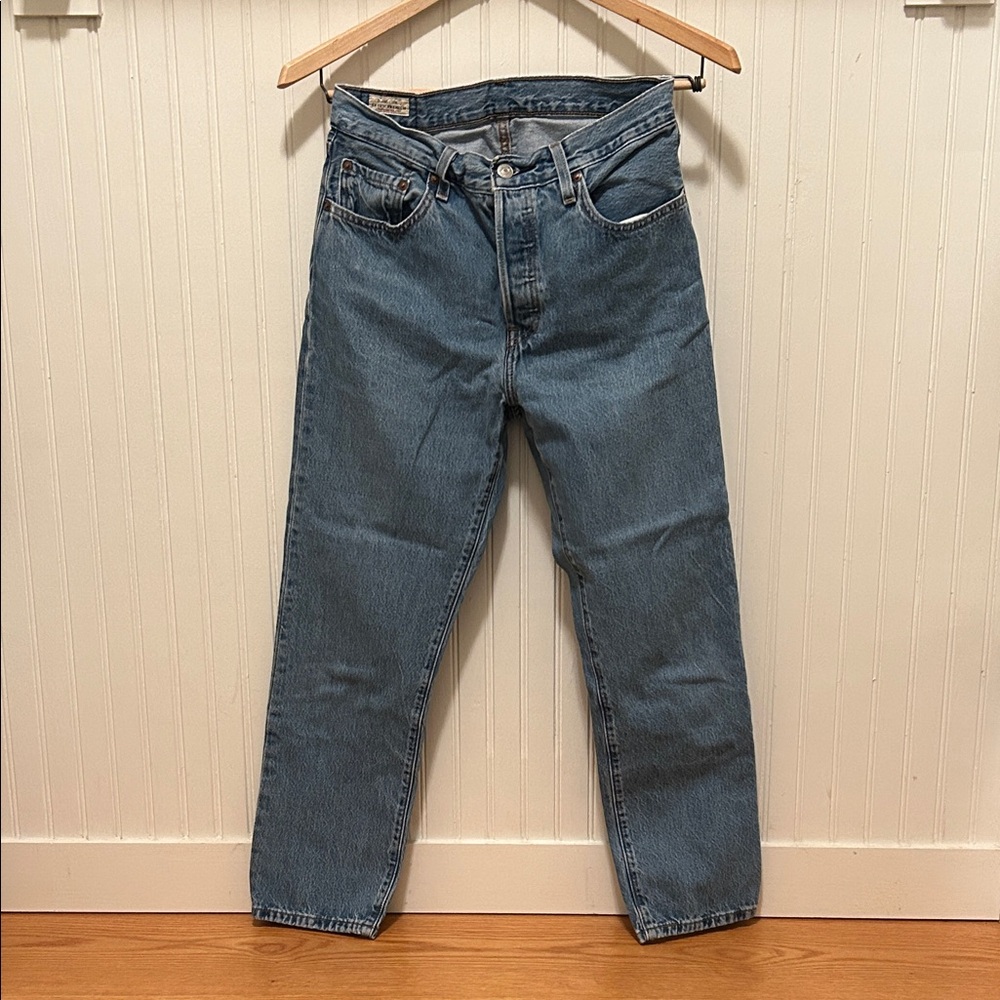 Classic Light Wash Levi’s 501 Jeans 28 x 28